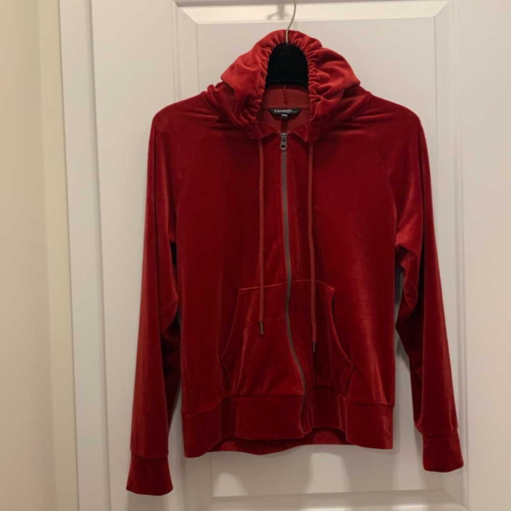 Red George M valour sweater